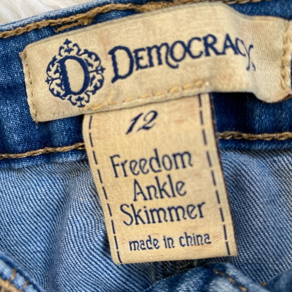 Democracy Freedom Ankle Skimmer Jeans Size 12 Blue Stretch Raw Hem - Picture 2 of 9